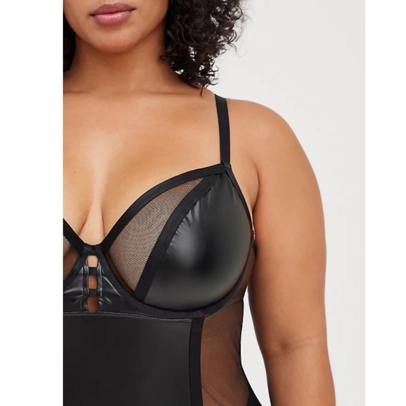 Torrid size 3 UNDERWIRE CHEMISE - FAUX LEATHER & MESH BLACK - Picture 7 of 9